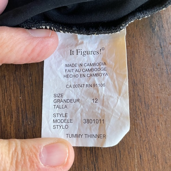 It Figures size 12 one piece swimsuit with lined bust & crotch - Picture 3 of 5